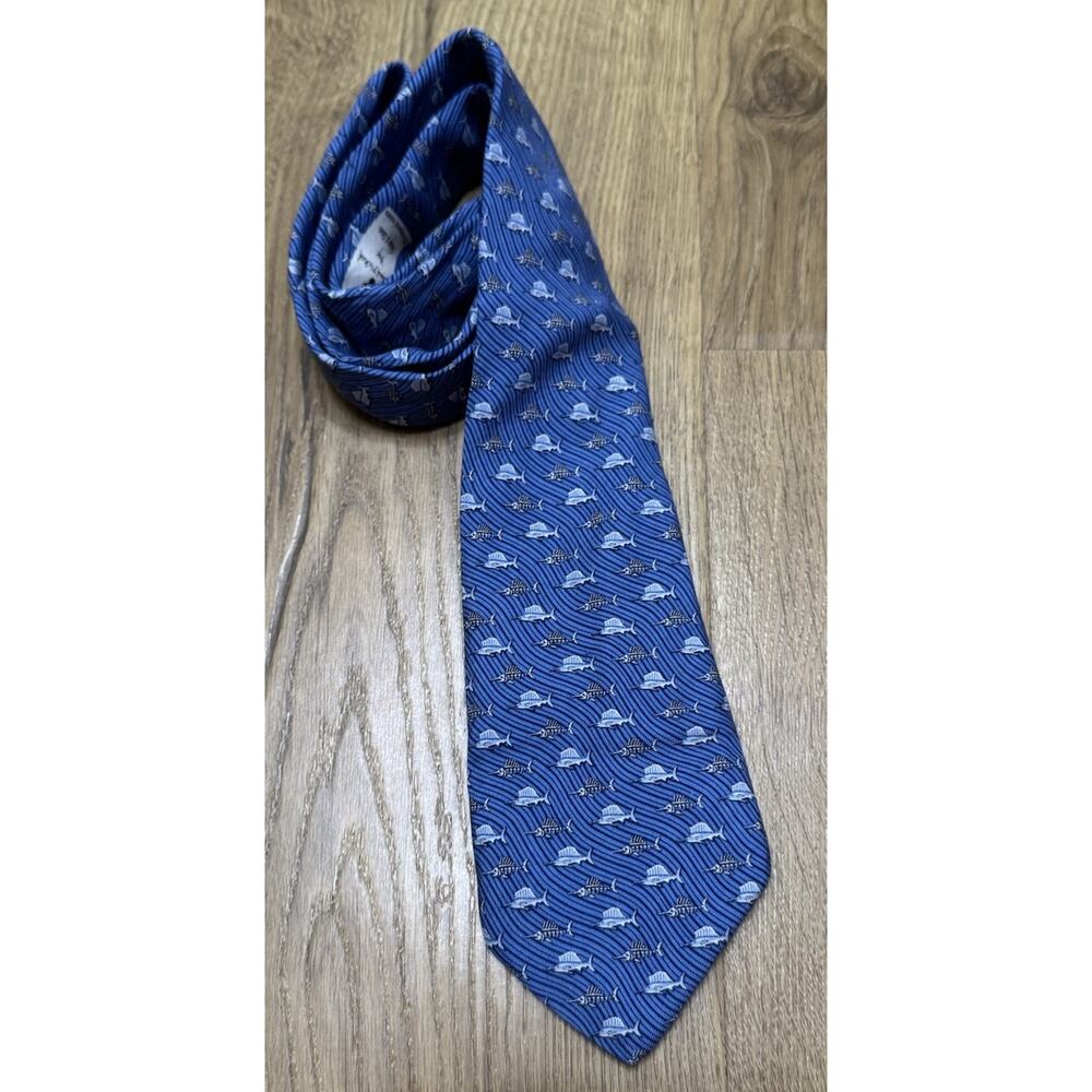 Vineyard Vines Shep Ian Blue Fish Bones Beach 100% Silk Tie 50” Ocean Necktie